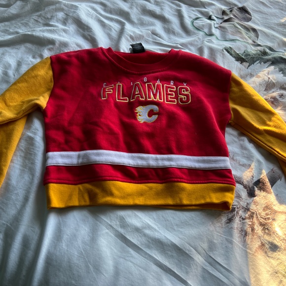 Tops - Calgary flames crop